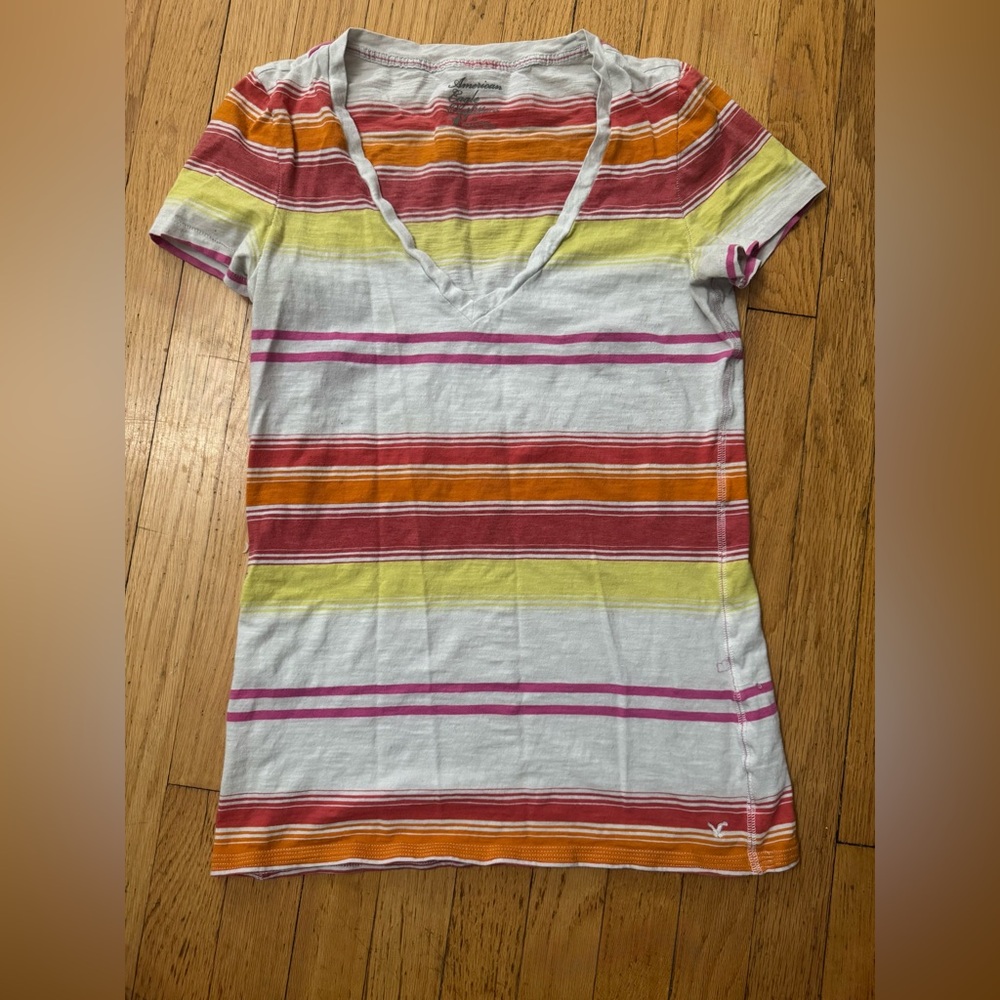 American Eagle Outfitters tee shirt - Picture 2 of 4